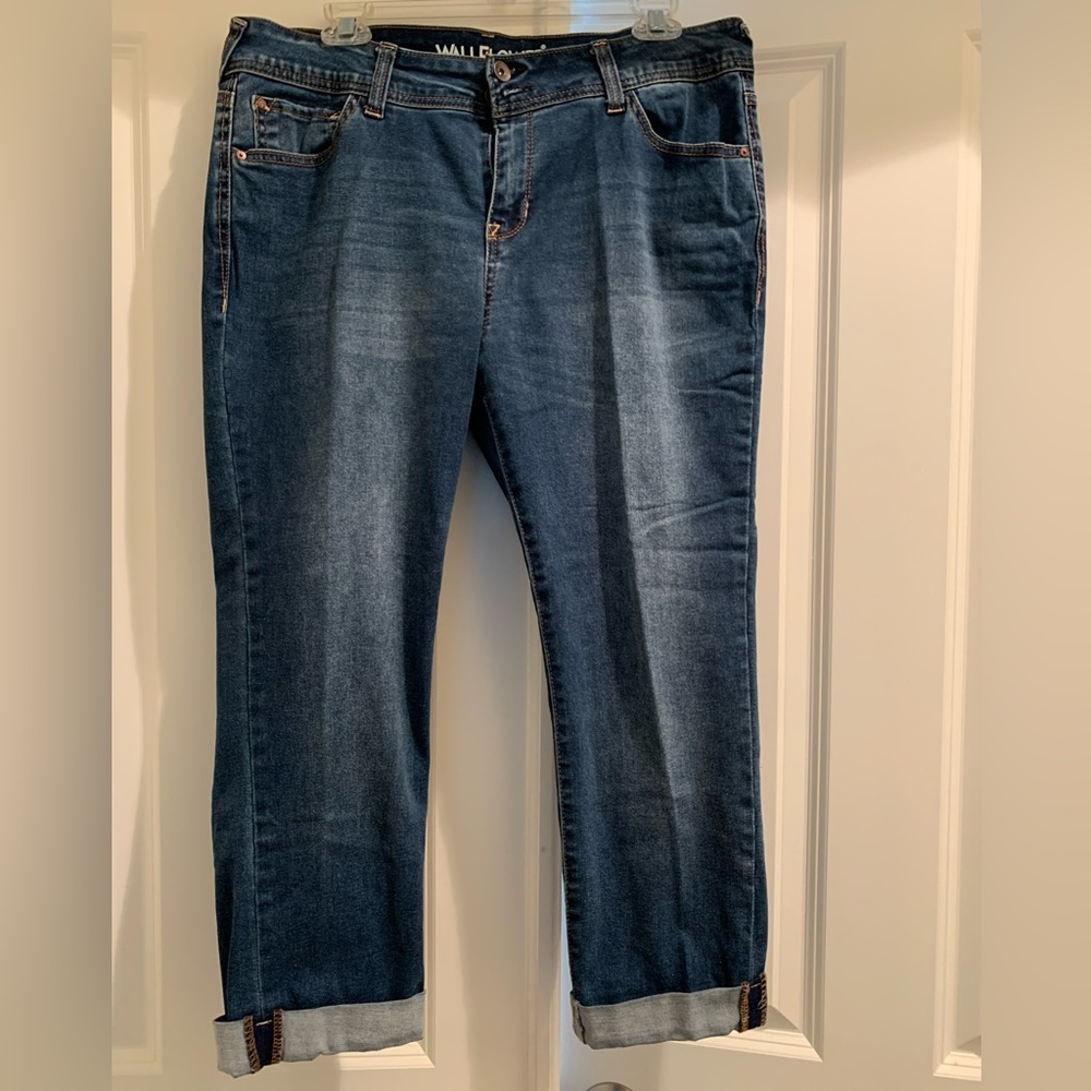 WALLFLOWER WOMEN’S JEANS SIZE 17, LIKE NEW, DARK BLUE
